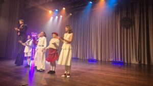 Spektaklis „DVYLIKA IŠ PAŠTO KARIETOS“